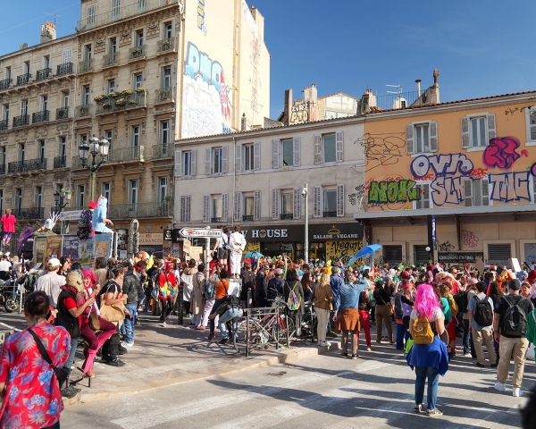 CARNAVAL MARSEILLE La Plaine danse