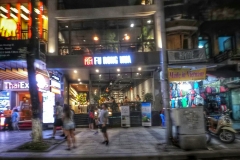 Boutique de Hanoi de nuit