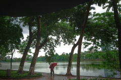 Lac Hoan Kiem sous la pluie