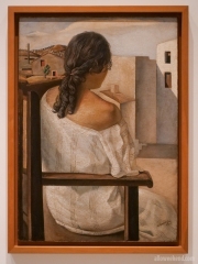 Jeune-fille-assise-vue-de-dos-DALI