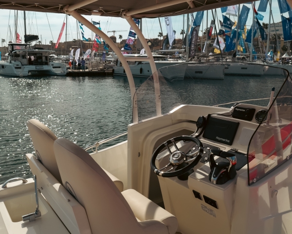 Salon Nautique bateau à coque