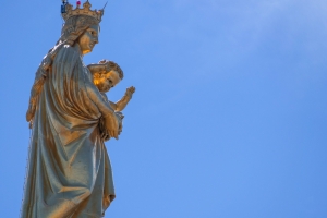Notre Dame de la Garde Marseille statue au sommet