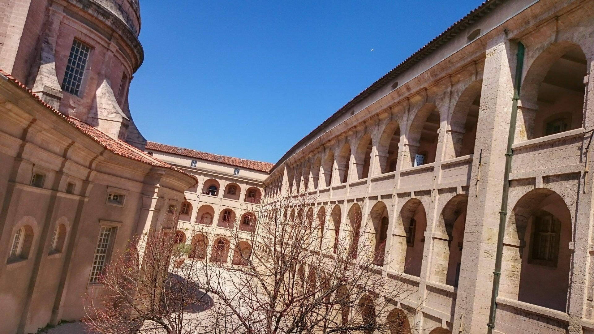 veille charité marseille