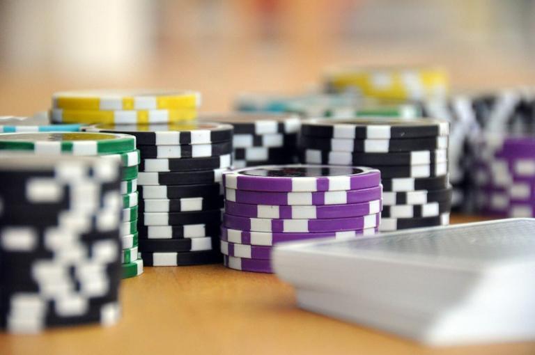 Traitement fiscal du poker : le fisc peut-il s’inviter à table ? 