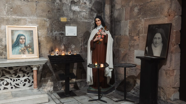 statue polychrome de sainte Thérèse de l'Enfant-Jésus