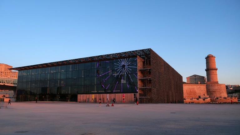 L’esplanade du Mucem à Marseille : une symphonie intemporelle entre passé, présent et futur !