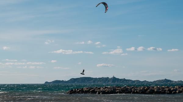 kitesurf à Marseille saut