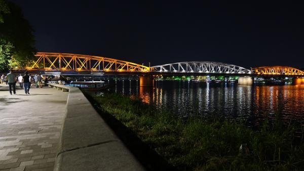 le pont d'Eiffel ville de Huế