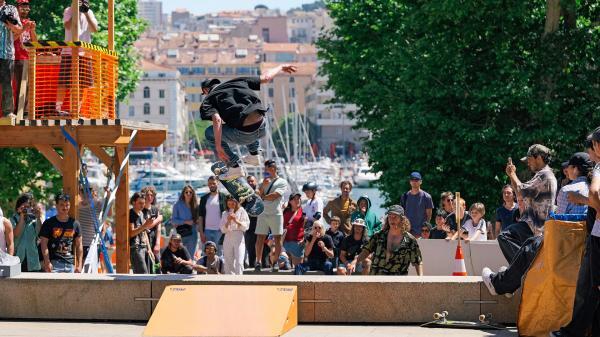 skateboard à Marseille en plein centre ville