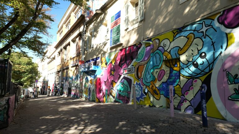 Croisiéristes et touristes de passage à Marseille : explorez le Cours Julien en 2024