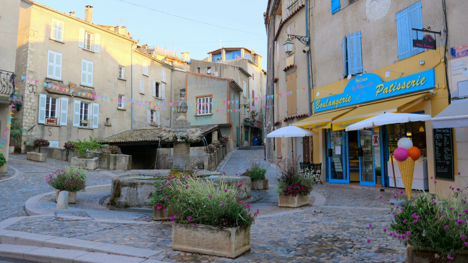 Place centre-ville Valensole 