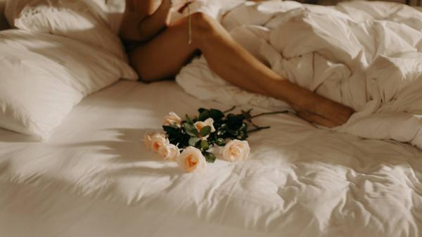 femme Capricorne au lit