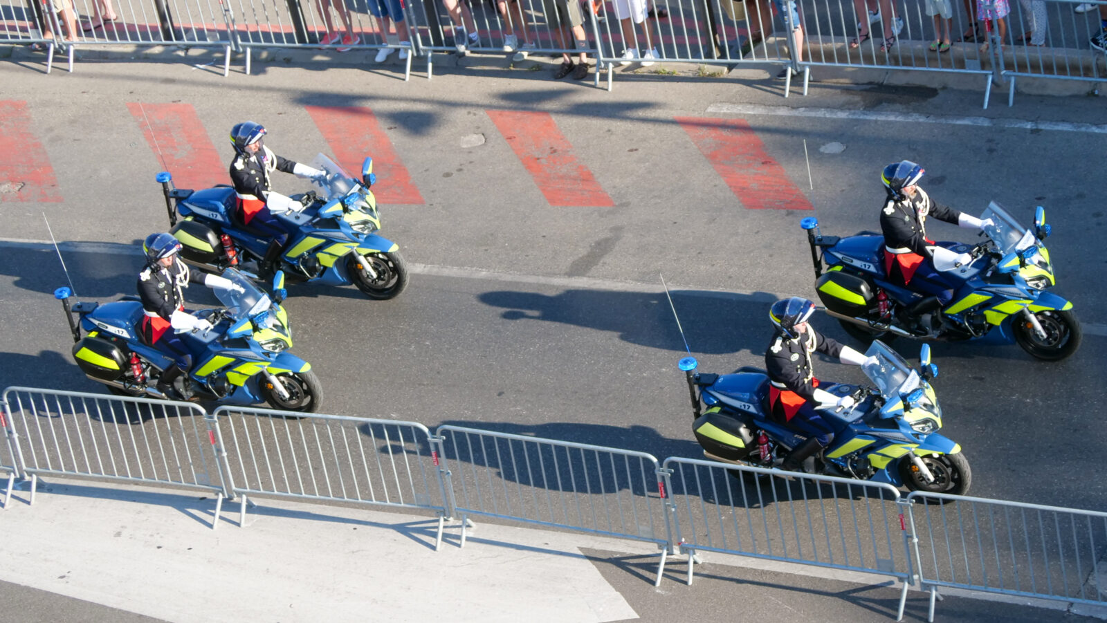 motard gendarmerie utilitaire défilé du 14 juillet à Marseille