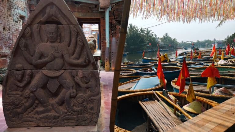 Découvertes Incontournables à Da Nang : Sanctuaire de Mỹ Sơn et Balade en Coconut Boat