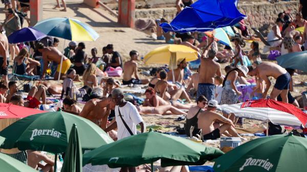 plage des catalans en juillet