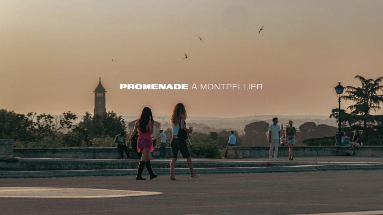 Sous les arches du temps : promenade à Montpellier en soirée