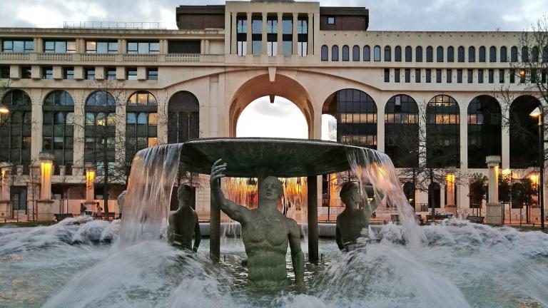 Rencontre à Montpellier : Les Vibrations Estivales d’une Jeune Femme Poisson