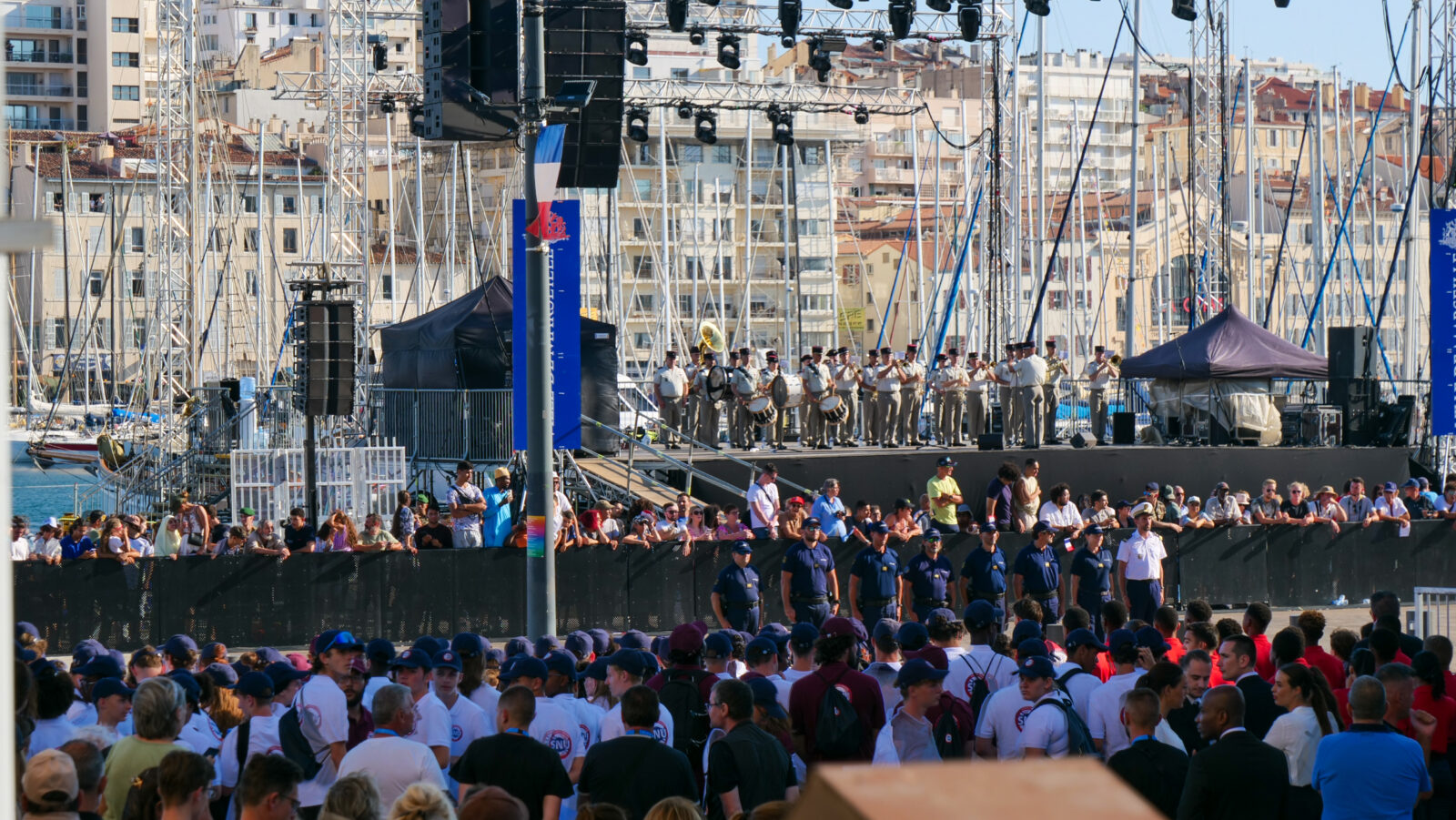 scène utilitaire défilé du 14 juillet à Marseille