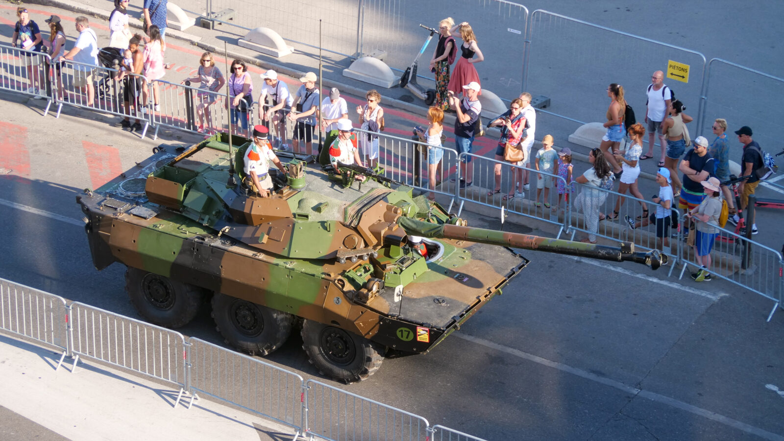 tank défilé du 14 juillet à Marseille