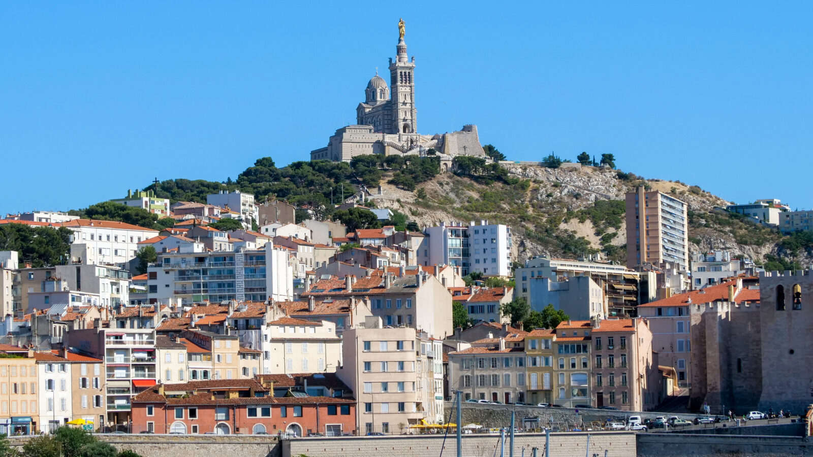 utilitaire défilé du 14 juillet à Marseille vieux port